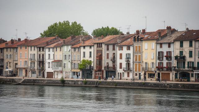 Tiled riverside facades of Porto seen across the Douro